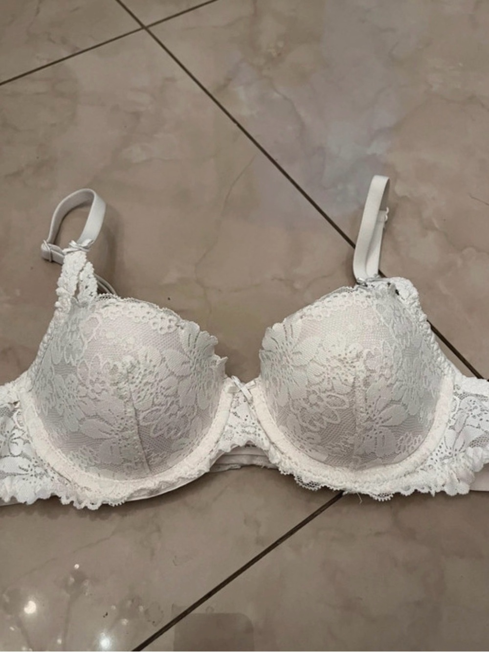 Victoria's Secret Ivory Lace Underwire Bra